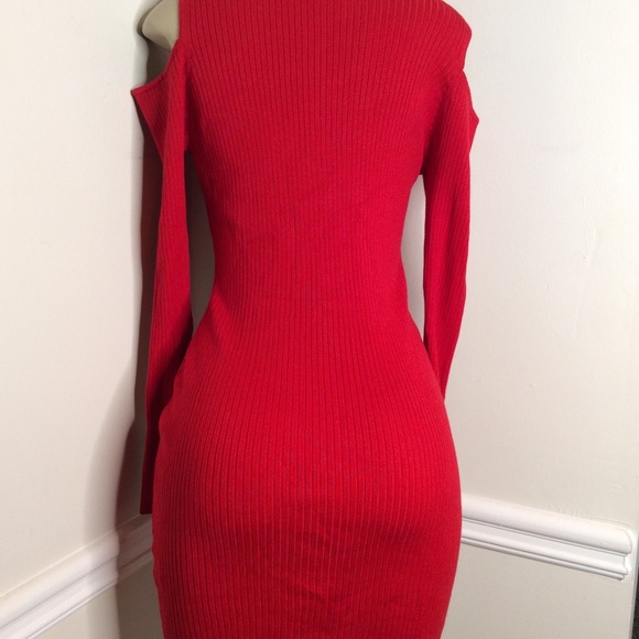 Very cute women’s red long sleeve sweater dress - Picture 2 of 2